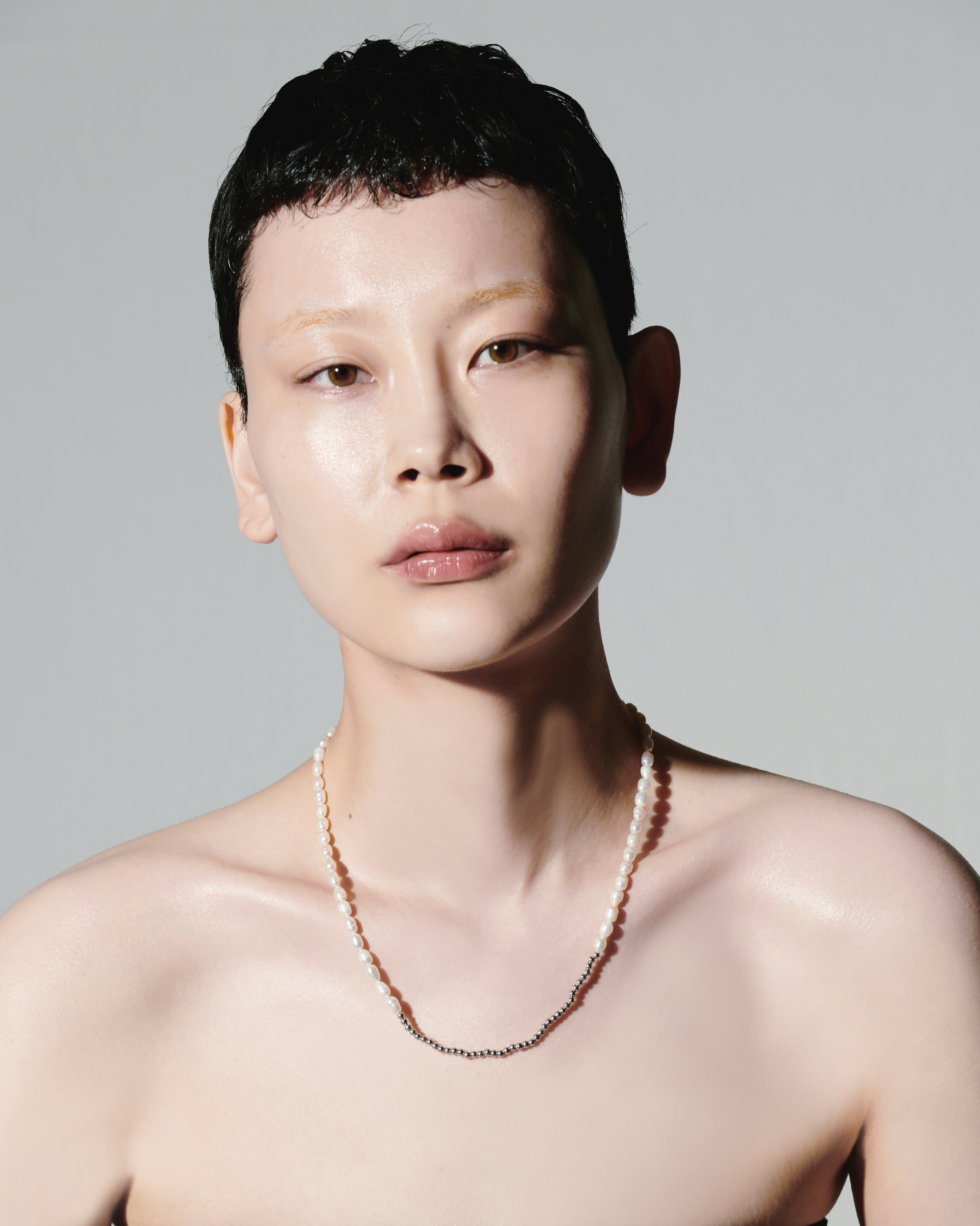 Juxtaposition Studio Jewelry, Freshwater pearl metal beads necklace, Korean Fashion, Street fashion, contrasting necklace, mixed materials fashion, kpop kdrama fashion