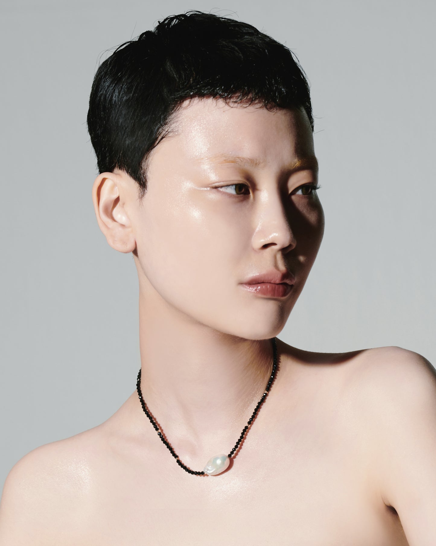Baroque Pearl Large juxtaposed with black cutting class beads and gold metal beads by juxtaposition studio seoul korea